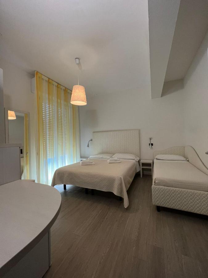 Hotel Leonardo Cesena Bagian luar foto