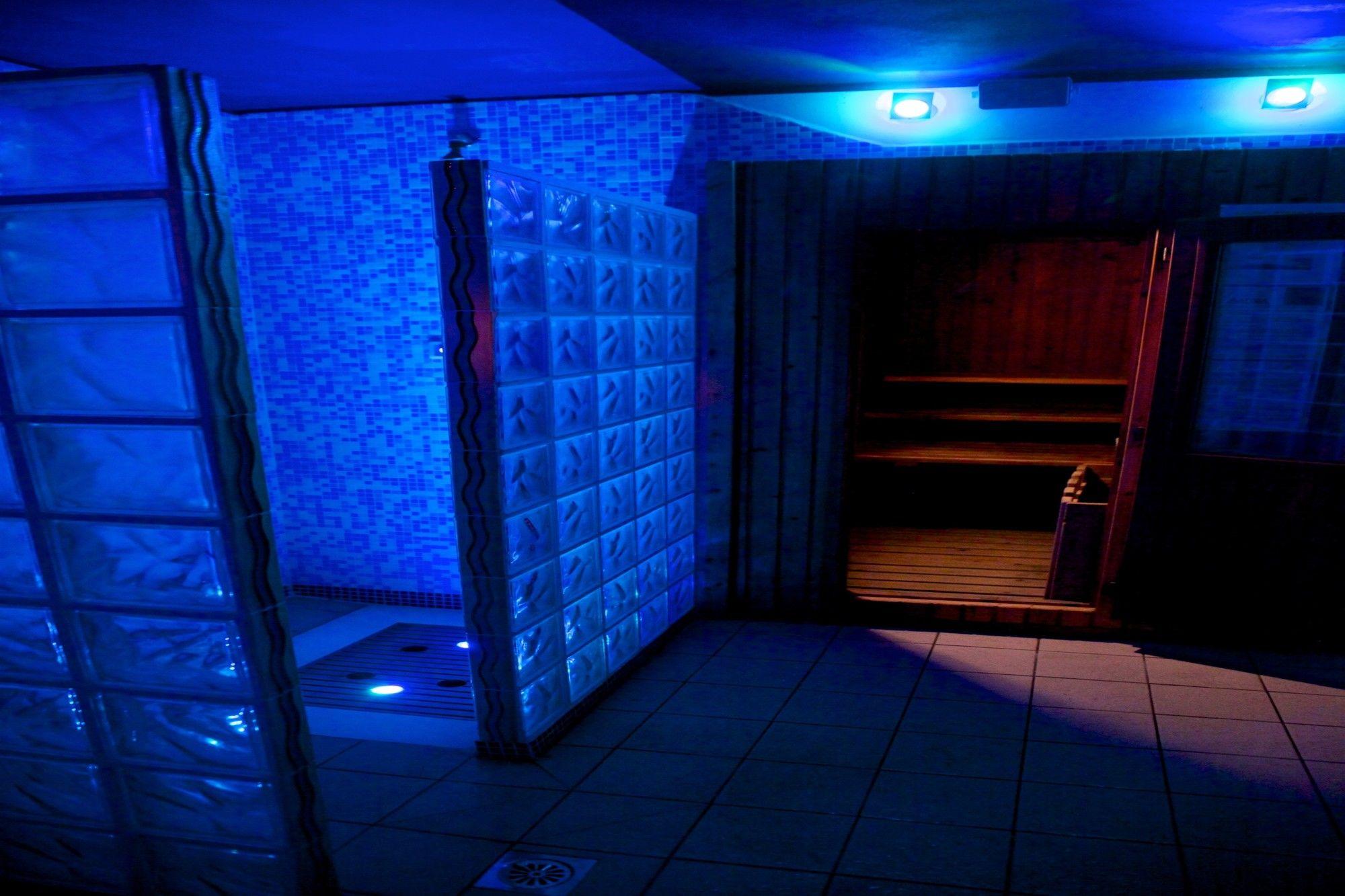 Hotel Leonardo Cesena Bagian luar foto