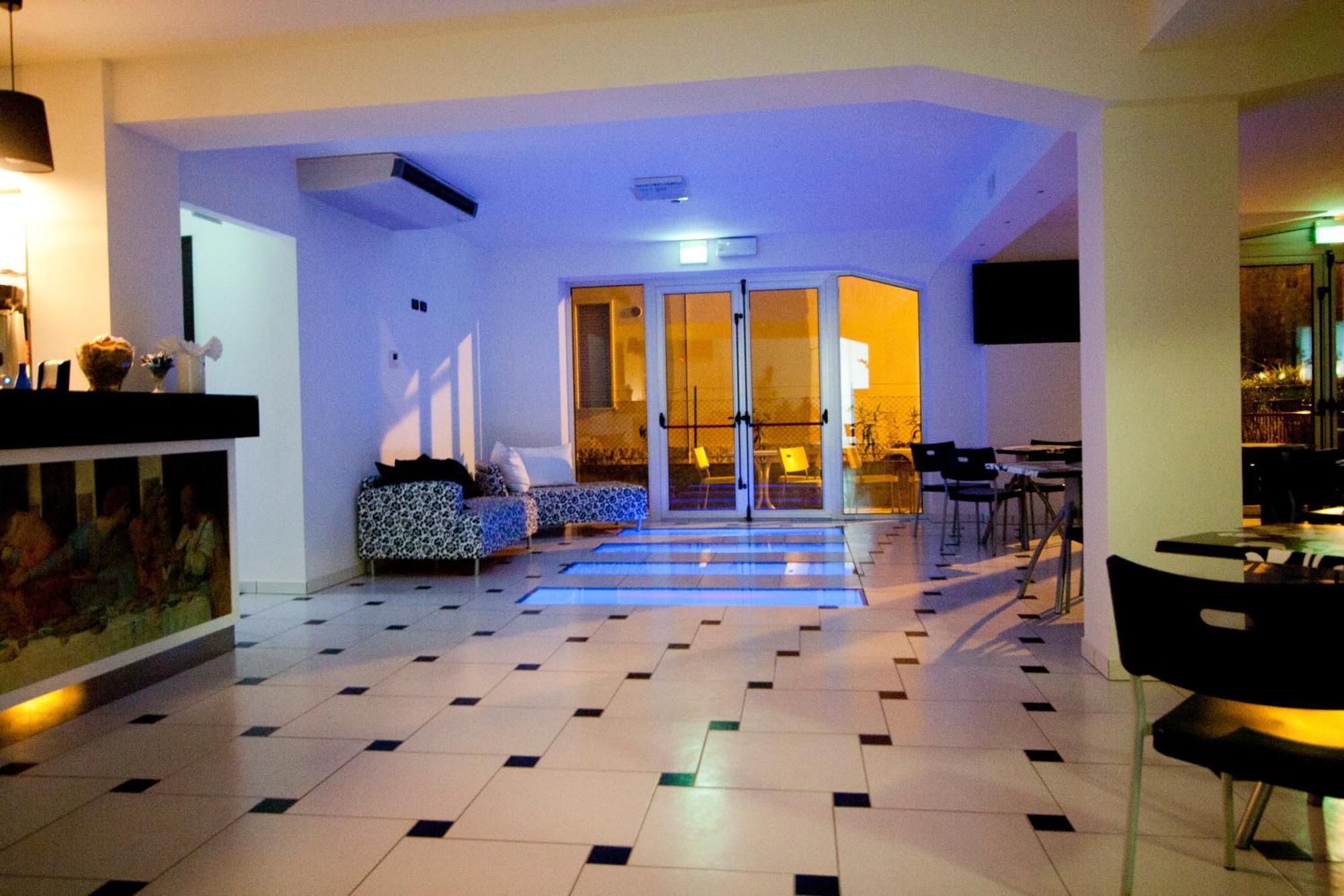 Hotel Leonardo Cesena Bagian luar foto