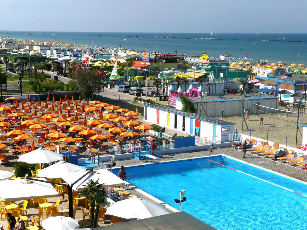 Hotel Leonardo Cesena Bagian luar foto