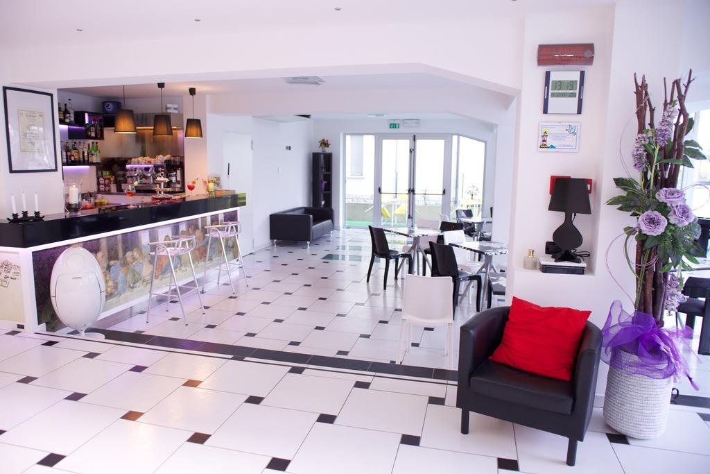 Hotel Leonardo Cesena Bagian luar foto