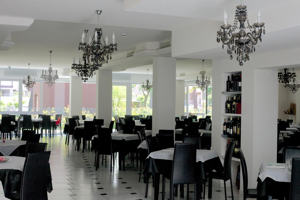 Hotel Leonardo Cesena Bagian luar foto