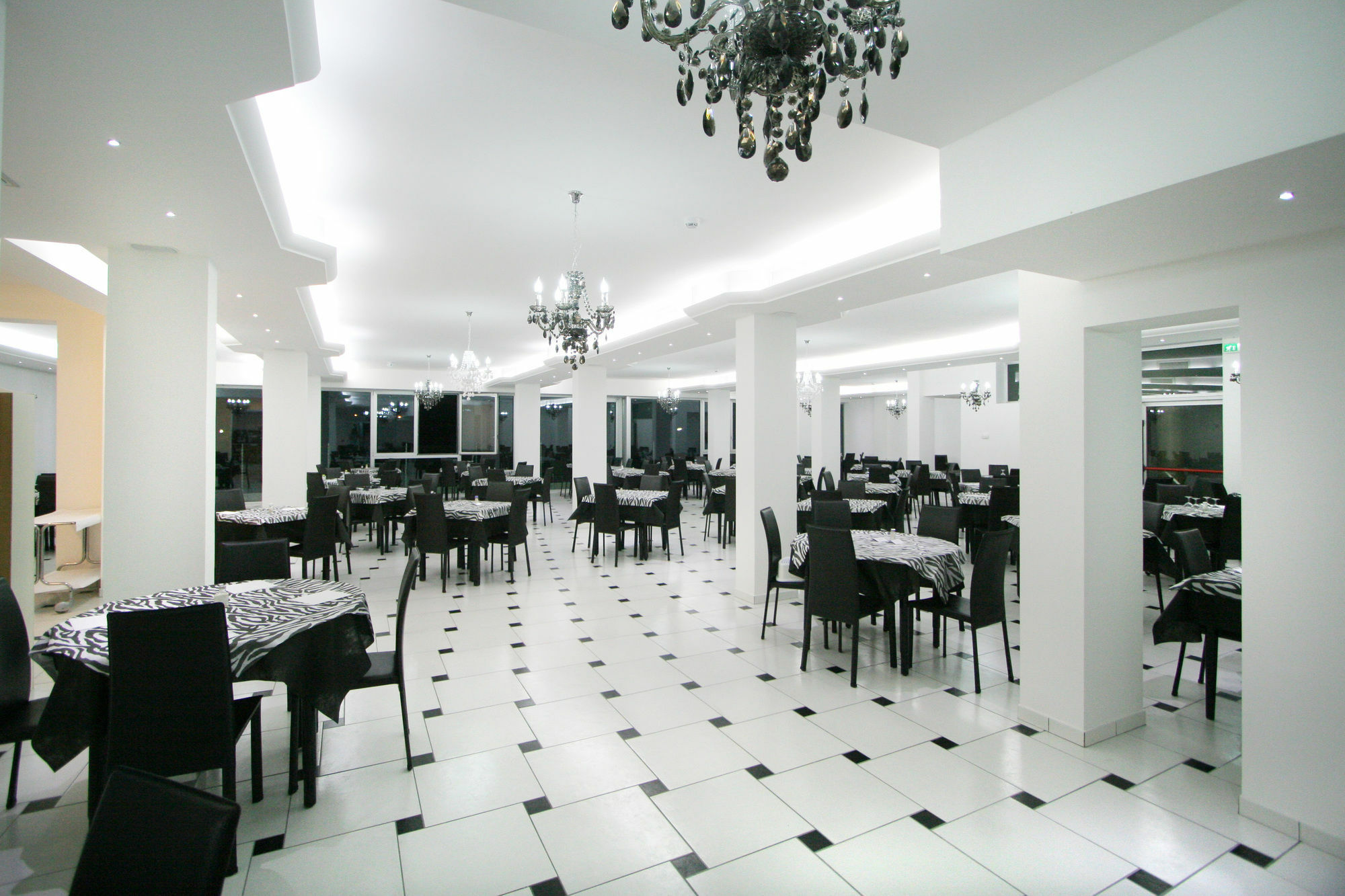 Hotel Leonardo Cesena Bagian luar foto